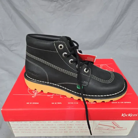 KICKERS BLACK LEATHER BOOTS β GUM SOLE, WHITE STITCHING. EU SIZE 41