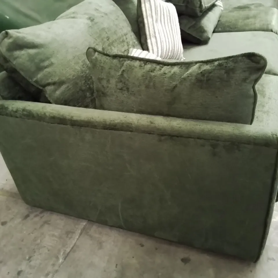 QUALITY DESIGNER 4 SEATER FABRIC UPHOLSTERED GREEN CRUSHED VELVET EFFECT SOFA