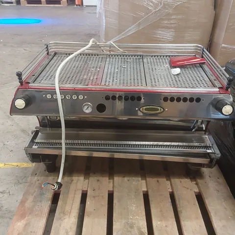 LA MARZOCCO COMMERCIAL 3 GROUP COFFEE MACHINE