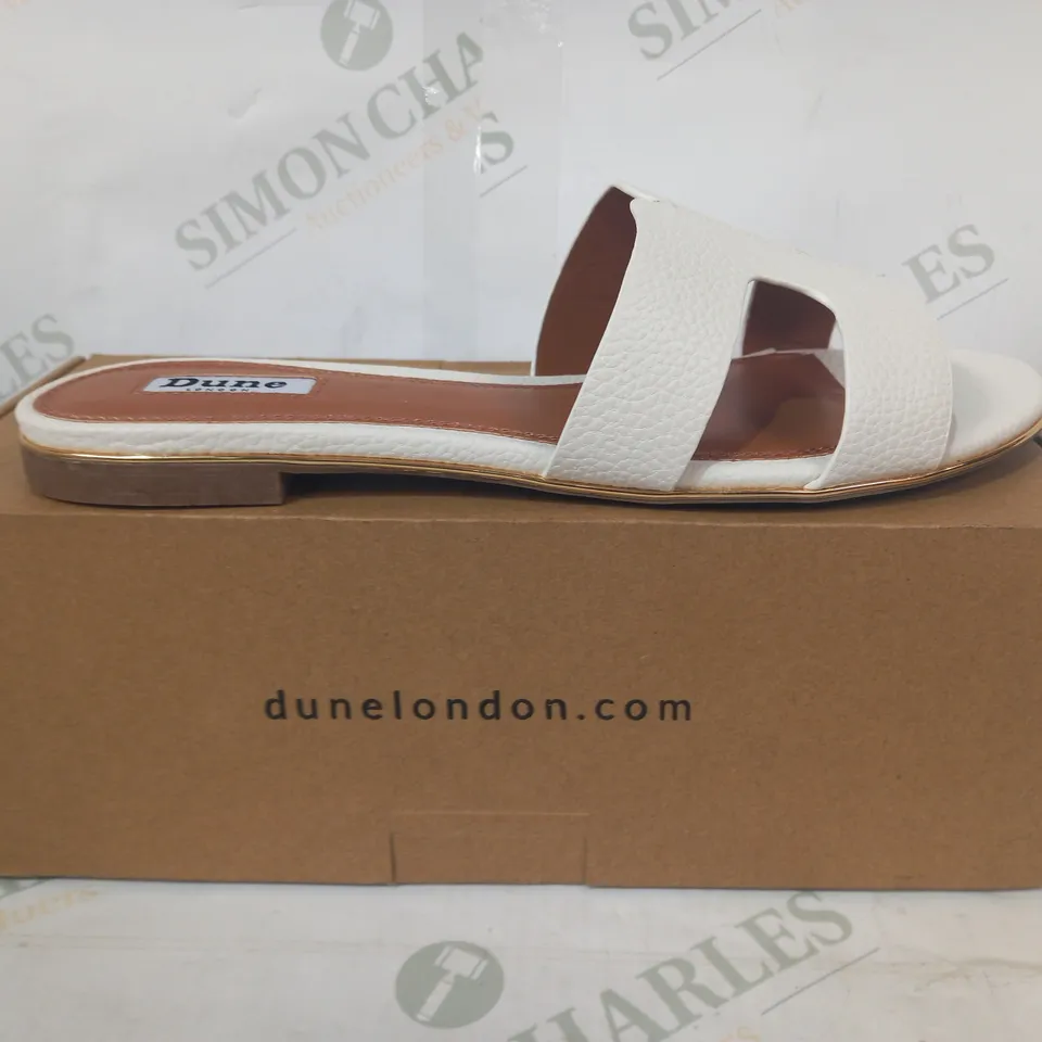 BOXED PAIR OF DUNE LONDON OPEN TOE SLIP-ON FLAT SANDALS IN WHITE UK SIZE 6