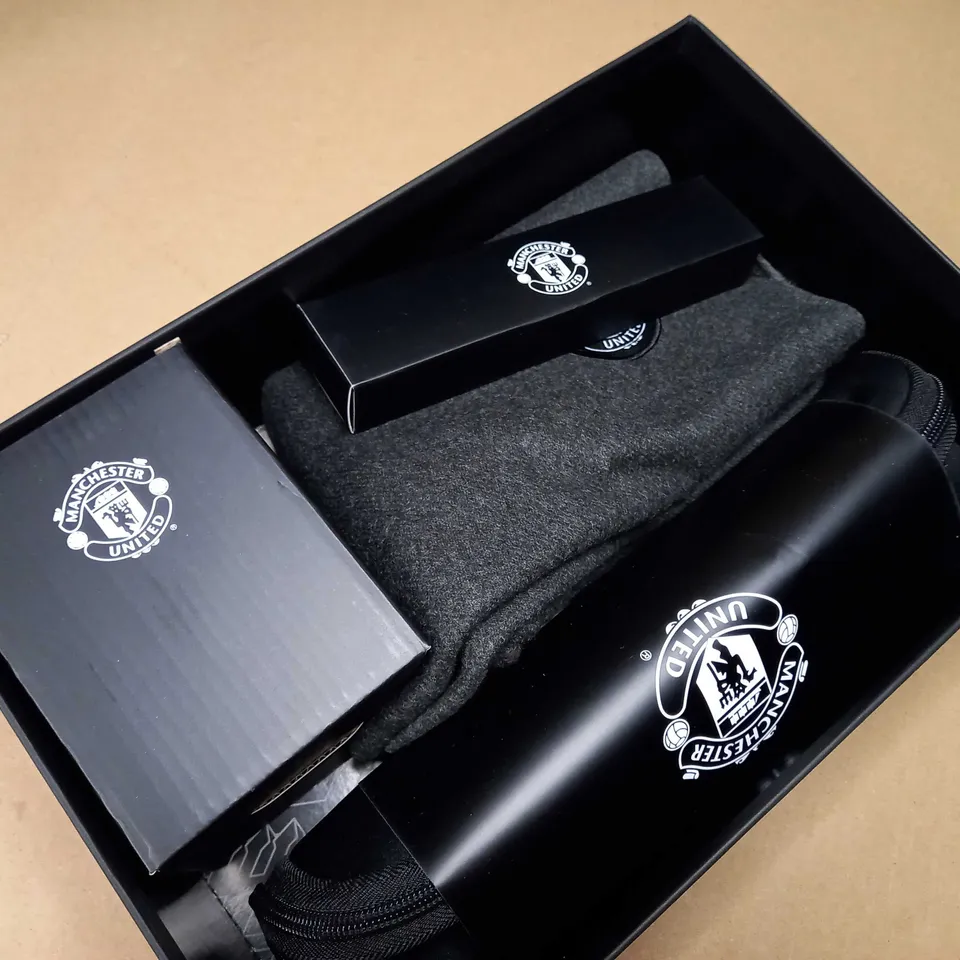 BOXED MANCHESTE UNITED PEMIUM MEMBERSHIP ASSORTED ITEMS