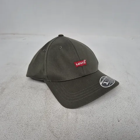 FLEXFIT 110 LEVI'S CAP IN KHAKI