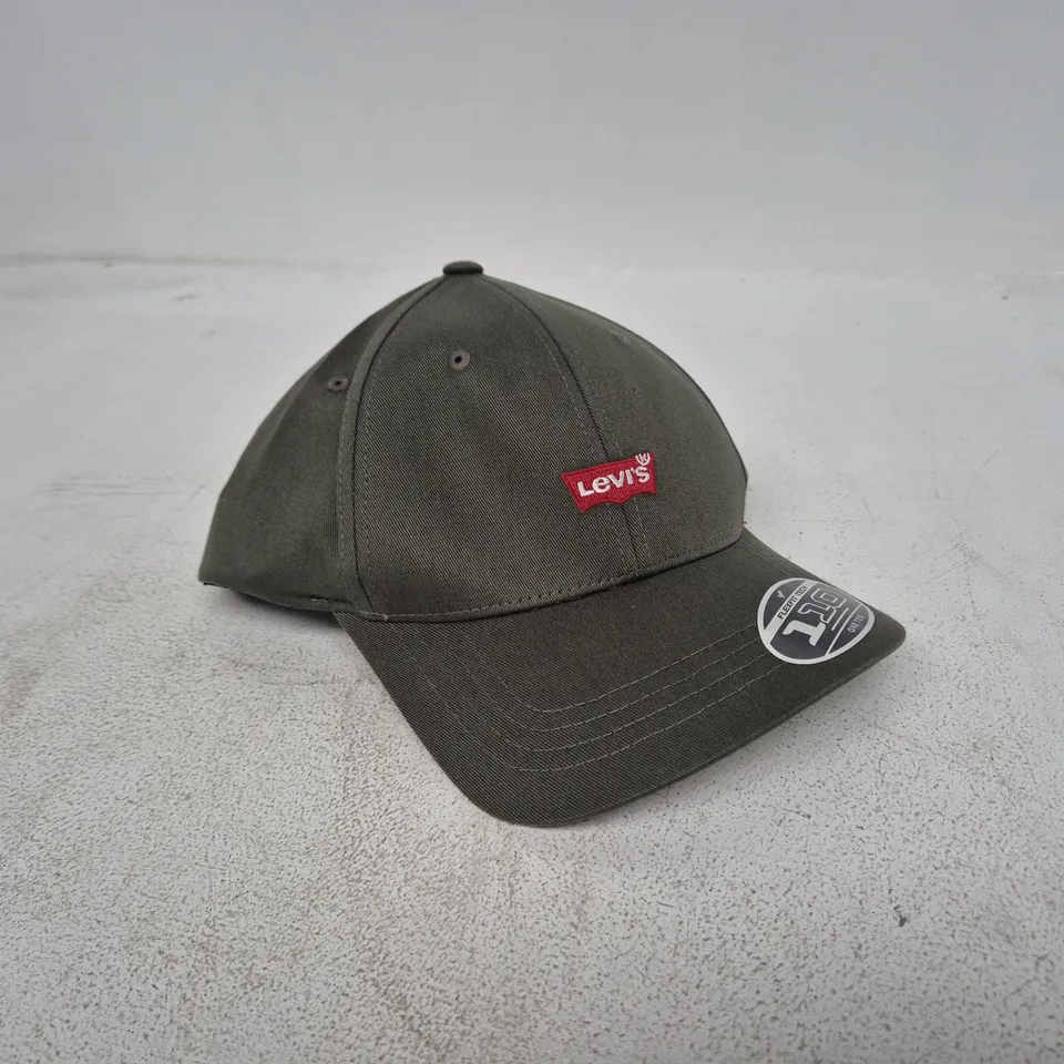 FLEXFIT 110 LEVI'S CAP IN KHAKI