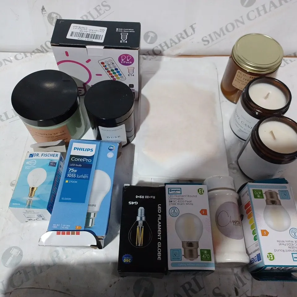 GROUP OF ASSORTED HOUSEHOLD ITEMS TOO INCLUDE CANDLES AND LIGHTING 