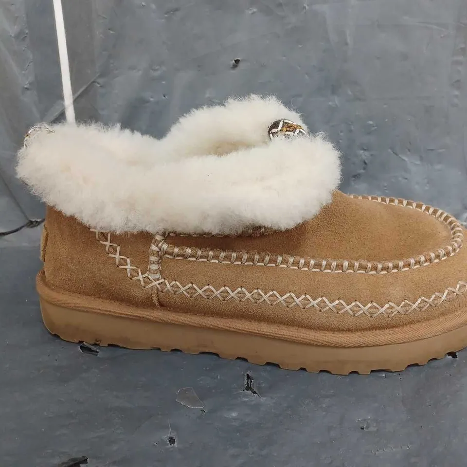 UGG CLASSIC ULTRA MINI ALPINE - SIZE 7