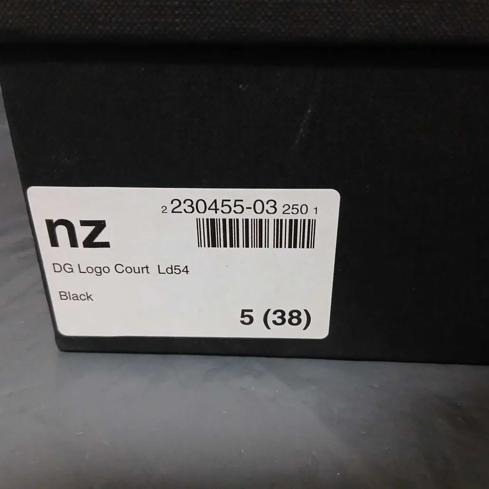 DOLCE & GABBANA LOGO COURT HEELS – BLACK, UK5 (EU38)