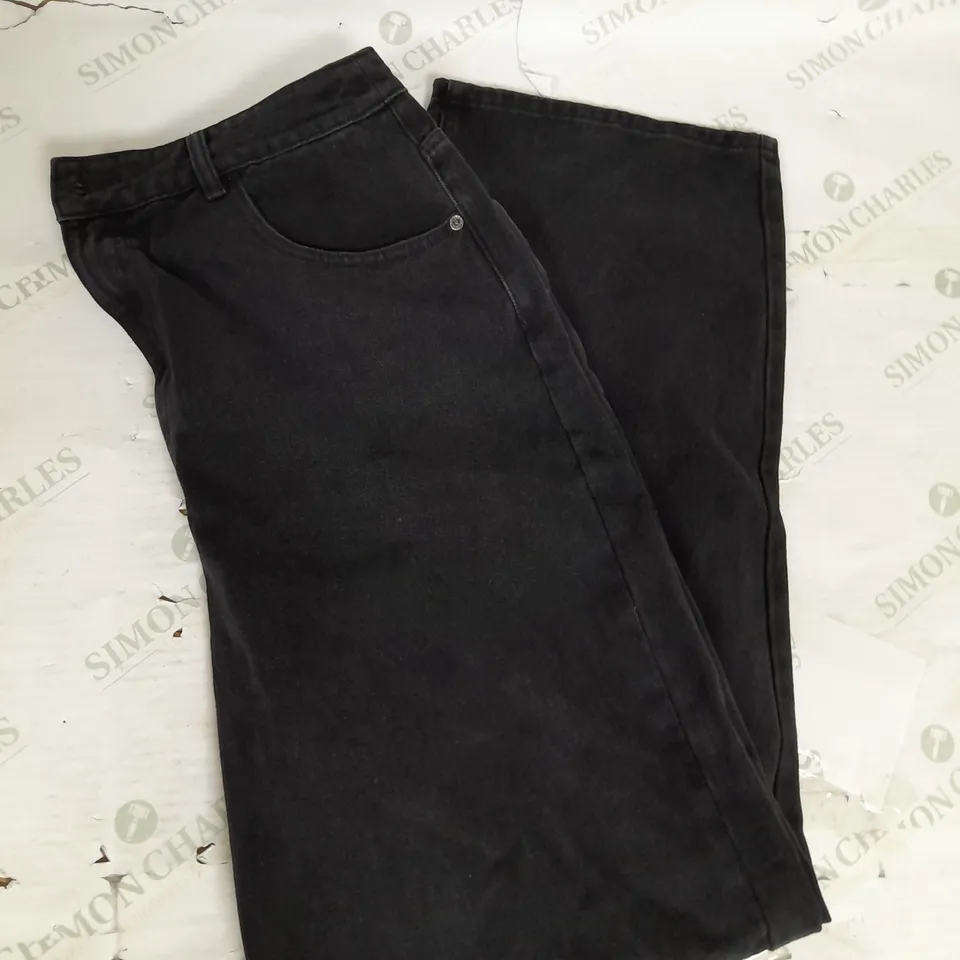 PRETTYLITTLETHING WASHED BLACK DIPPED BACK WAISTBAND BOYFRIEND JEANS SIZE 16