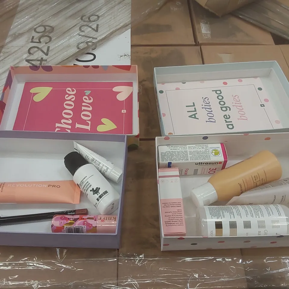 PALLET CONTAINING A VERY LARGE QUANTITY OF ASSORTED BIRCHBOX BEAUTY SETS ECT