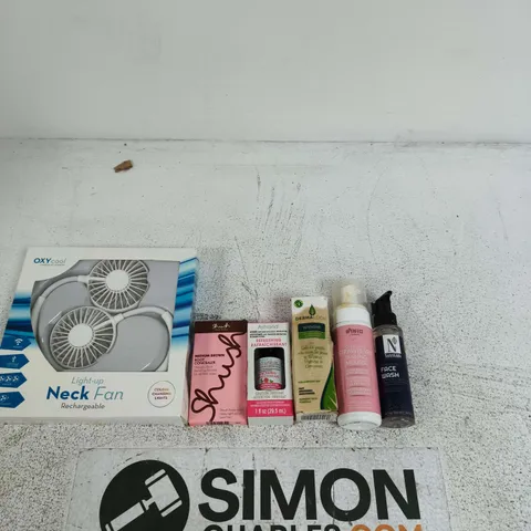 BOX OF APPROXIMATELY 20 ASSORTED ITEMS INCLUDING NUTRIGLOW FACE WASH, BPERFECT STRAWBERRY TANNING MOUSE AND DERMALOCH INTENSIVE NATURAL SPRAY MOISTURISER