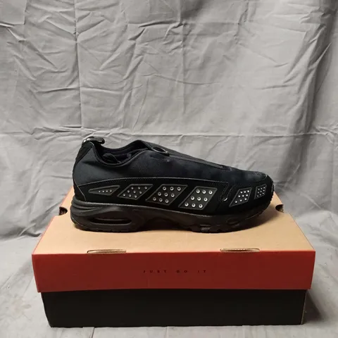 BOXED PAIR OF NIKE AIR MAX SNDR WOMEN'S TRAINERS UK 9 (US 11.5)