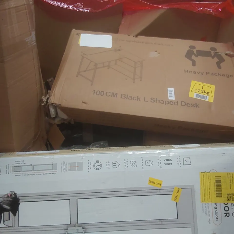 PALLET CONTAINING A LARGE QUANTITY OF ASSORTED ITEMS INCLUDING: 100CM BLACK L-SHAPED DESK, HAKUNA GLASS PATIO PET DOOR ECT