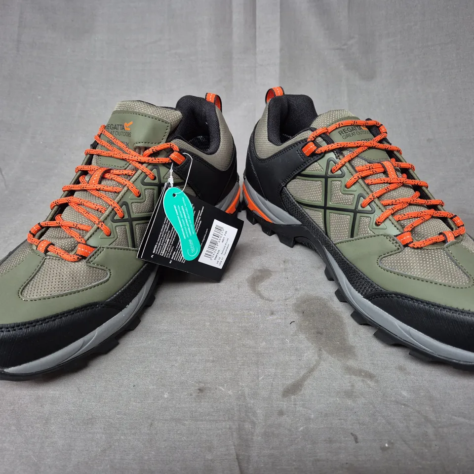 BOXED PAIR OF REGATTA SAMARIS III LOW SHOES IN GREEN/ORANGE UK SIZE 10