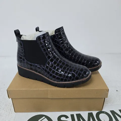 JO & JOE WALNUT NAVY CROC CHELSEA BOOTS – UK 5
