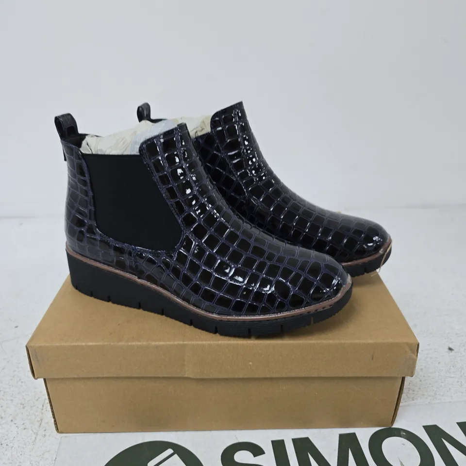 JO & JOE WALNUT NAVY CROC CHELSEA BOOTS – UK 5