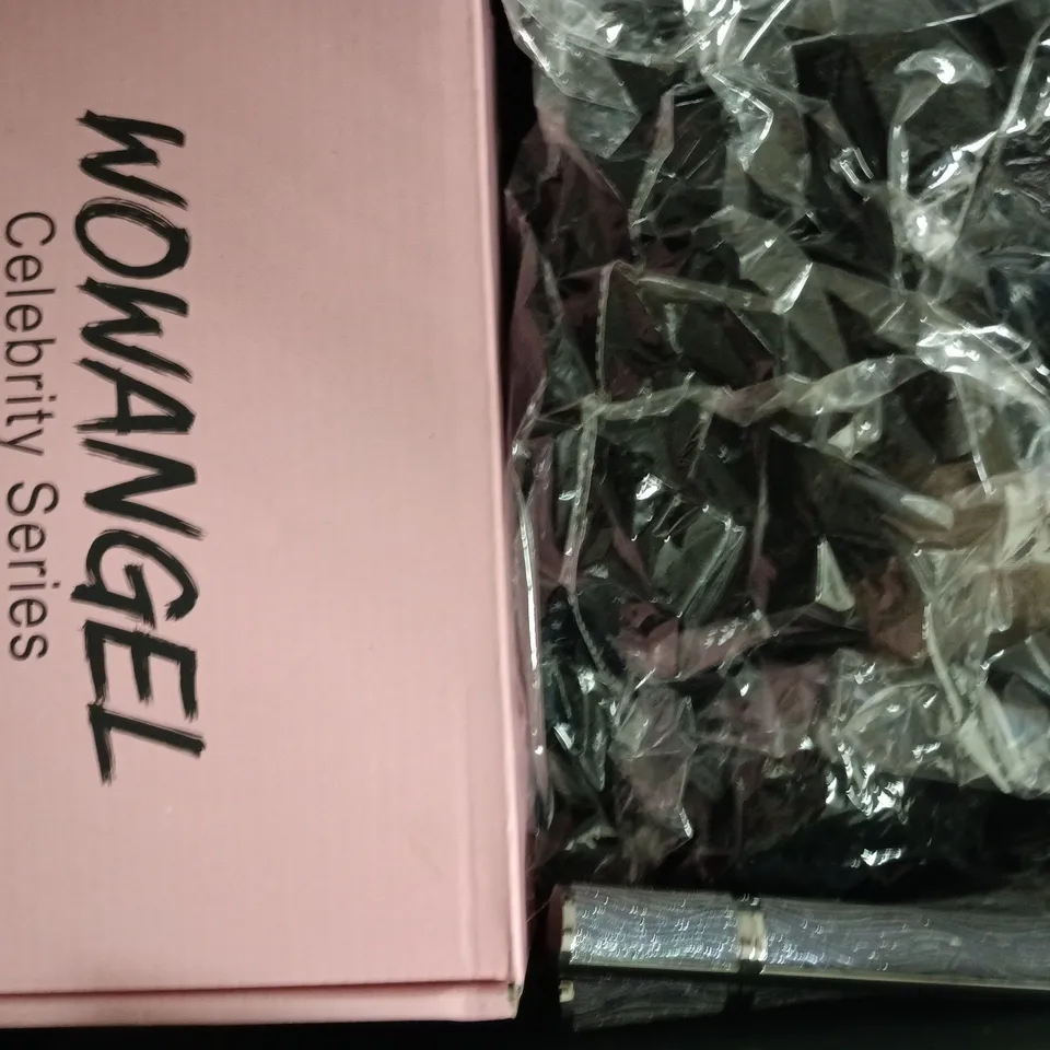 APPROXIMATELY 5 ASSORTED COSMETIC ITEMS TO INCLUDE VAGISIL, FEMFRESH, ETC - COLLECTION ONLY