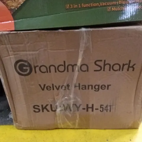 BOXED VELVET HANGERS