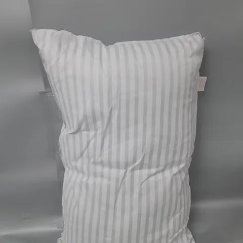 SET OF 4 PILLOWS