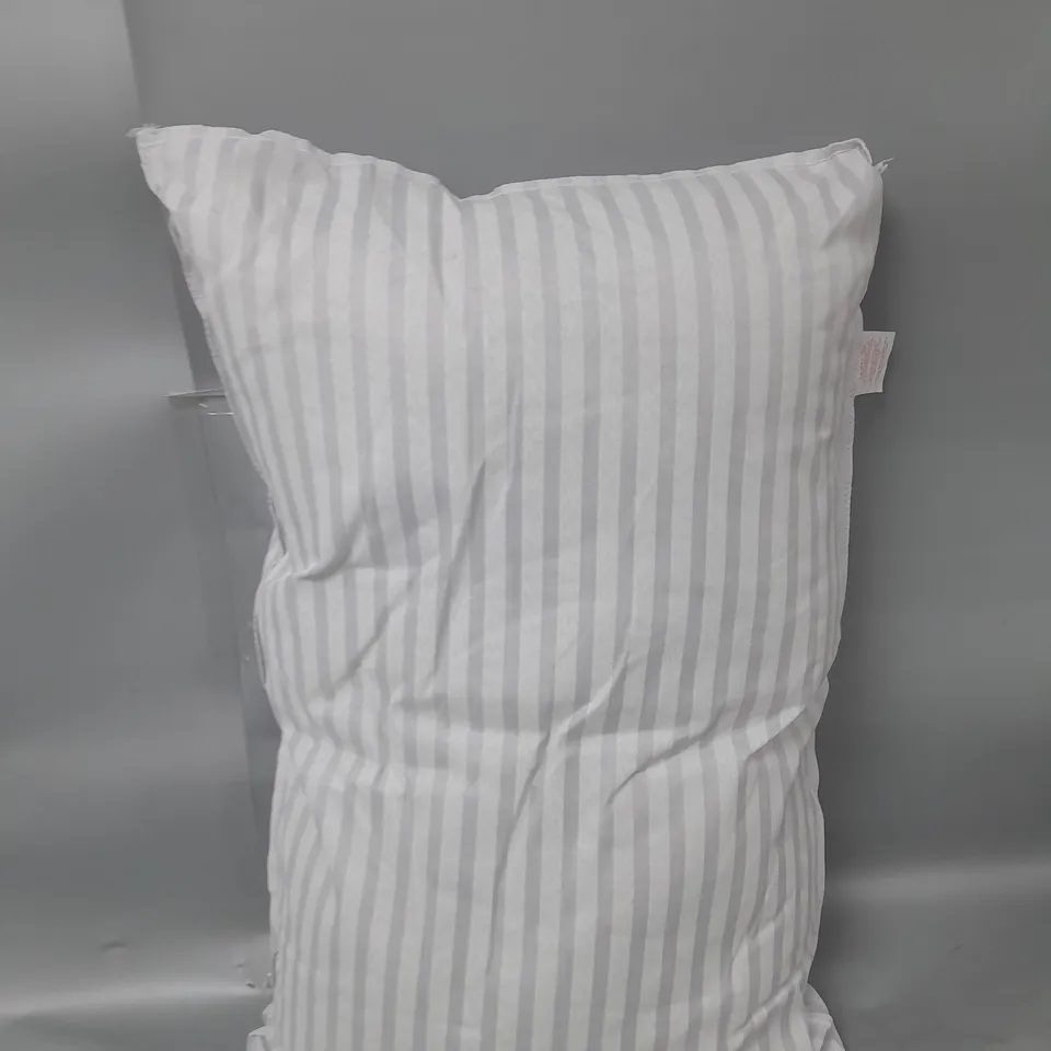 SET OF 4 PILLOWS