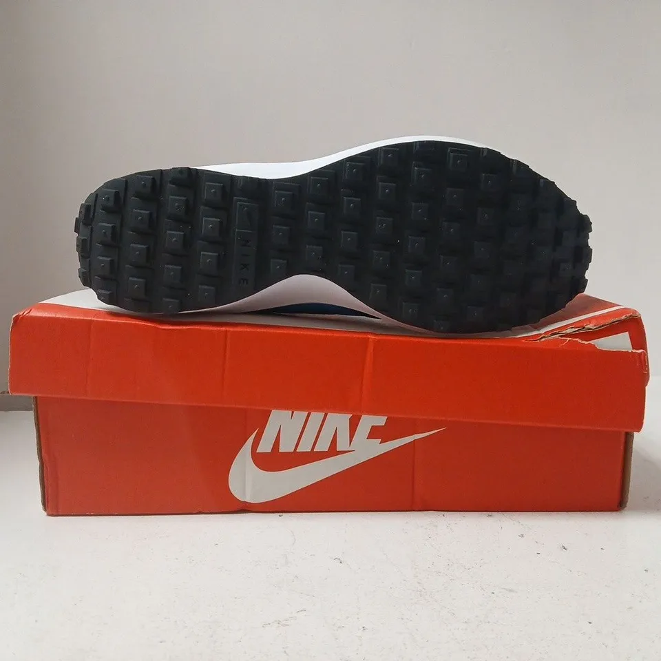 BOXED PAIR OF NIKE WAFFLE DEBUT TRAINERS IN GREY/BLUE/BLACK SIZE UK 9