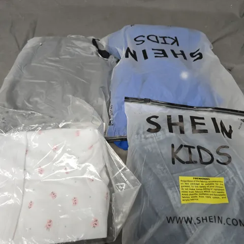 BOX OF APPROXIMATELY 25 ASSORTED KIDS CLOTHING ITEMS TO INCLUDE - TOP , SHORTS , T-SHIRT ETC
