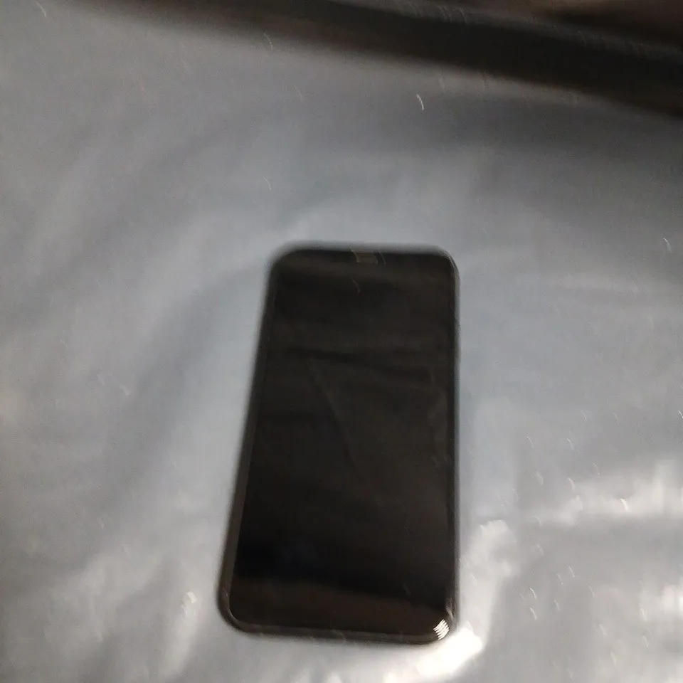 APPLE IPHONE  – BLACK 