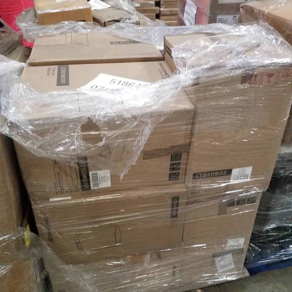 PALLET CONTAINING ASSORTED TRASH CANS