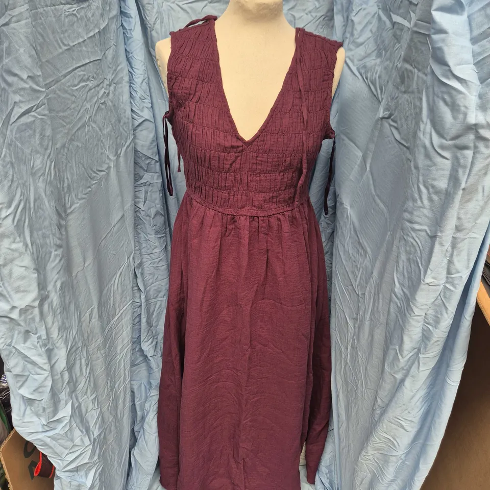 NOBODYS CHILD SLEEVELESS AUBREY MIDAXI DRESS IN SOFTS PURPLE - UK 10