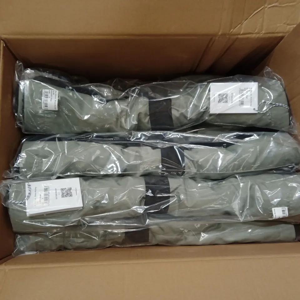 BOX OF APPROXIMATELY 13 x BRAND NEW BRASS MONKEY DIP MATS - SAGE // SIZE: S