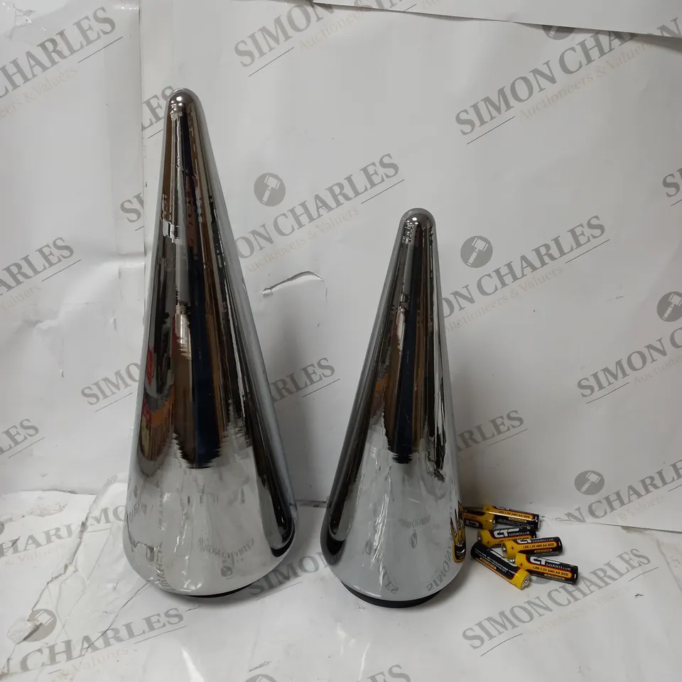 SET OF 2 INDOOR OUTDOOR PRELIT GLASS DECOR