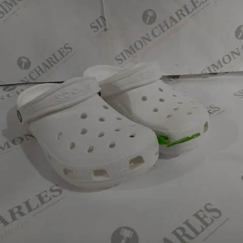 PAIR OF WHITE CROCS SIZE W6 M4