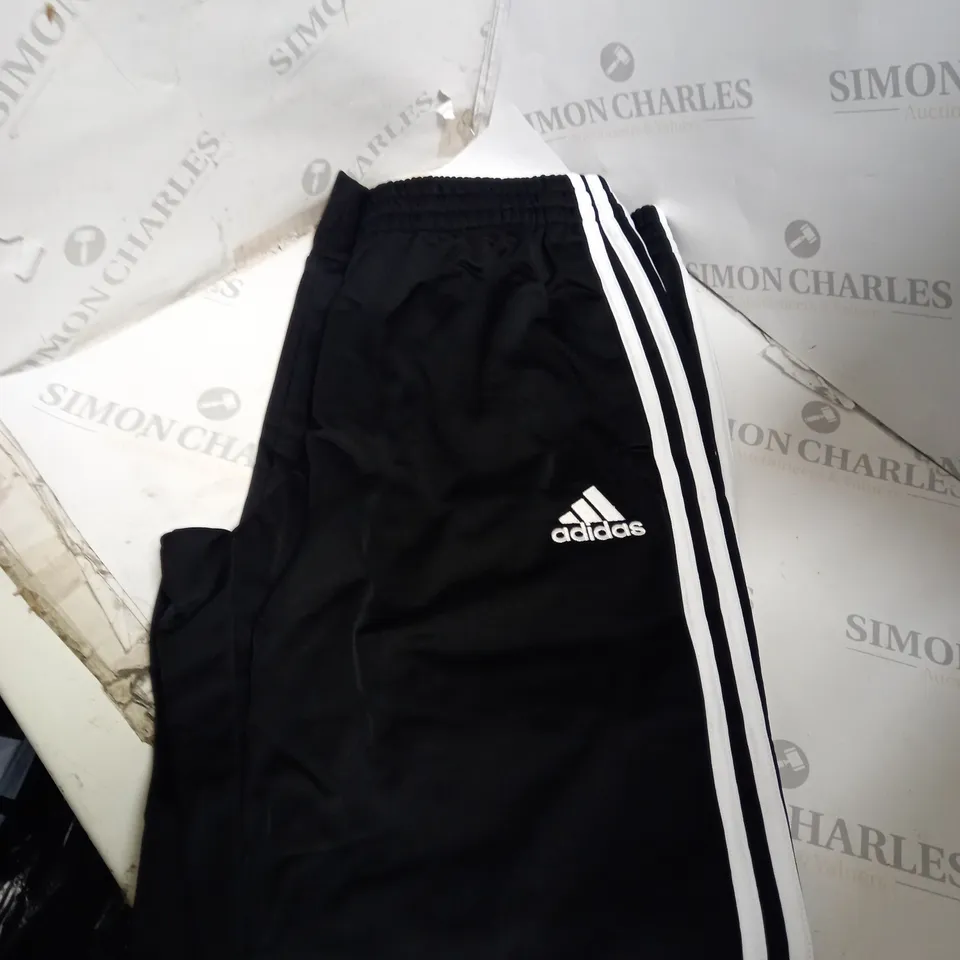 BLACK ADIDAS JOGGERS SIZE M 