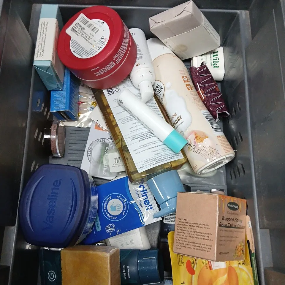 APPROXIMATEY 20 ASSORTED HEALTH AND BEAUTY PRODUCTS TO INCLUDE CANTU CONDITIONING MIST, RED ONE HAIR WAX AND T GEL SHAMPOO 