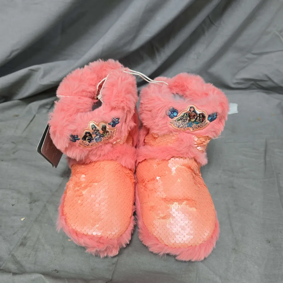 BOX OF APPROXIMATELY 10 PAIRS OF DISNEY PRINCESS SLIPPER BOOTS - YOUNGER CHILD SIZE 11-12