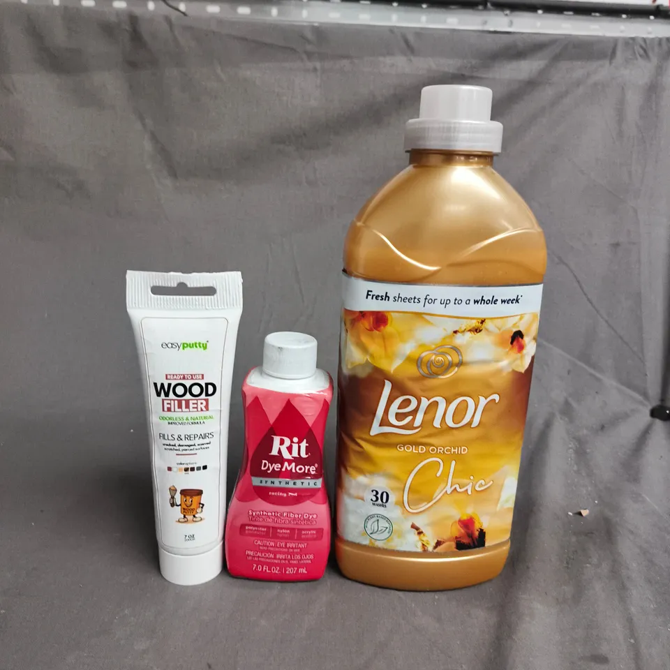 APPROX 10 ASSORTED ITEMS TO INCLUDE - LENOR GOLD ORCHID FABRIC SOFTENER; RIT DYEMORE DYE; EASY PUTTY WOOD FILLER