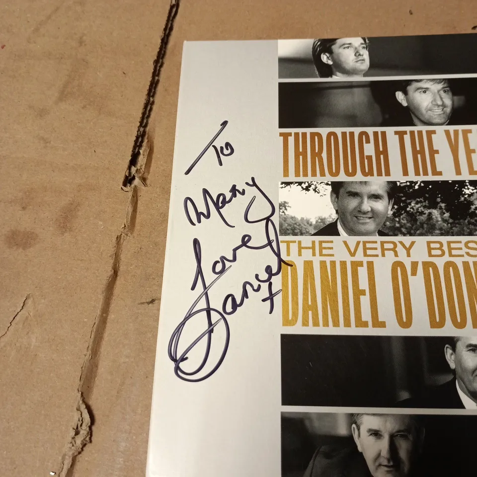 2 X SIGNED DANIEL O'DONNELL EMPTY ALBUM SLEEVES