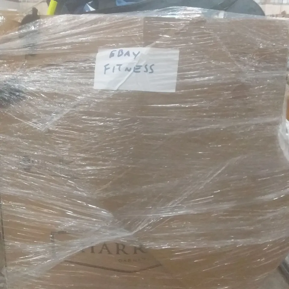 PALLET OF APPROX 14 ASSORTED SPORTING ITEMS TO INCLUDE- HURDLES - WATER BOTTLES- BADMINTON RACKET ECT