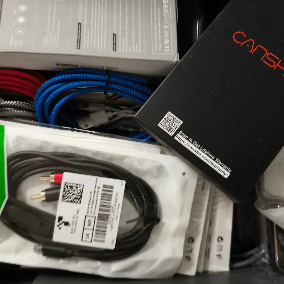 APPROXIMATELY 15 ASSORTED HOUSEHOLD ITEMS TO INCLUDE M.TK DATA CABLE, VARIOUS CABLES, ETC