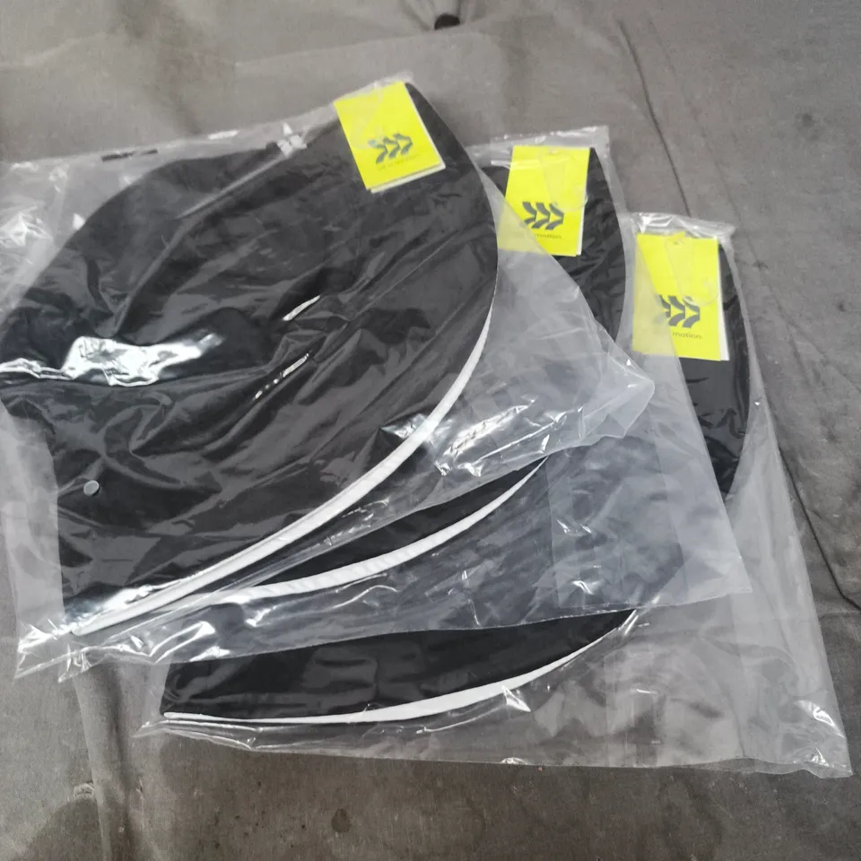 3 X ALL IN MOTION REVERSIBLE BUCKET HATS IN BLACK/WHITE - S/M