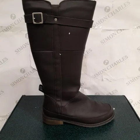 BOXED EMU NATASHA LEATHER BOOTS, ESPRESSO - SIZE 6