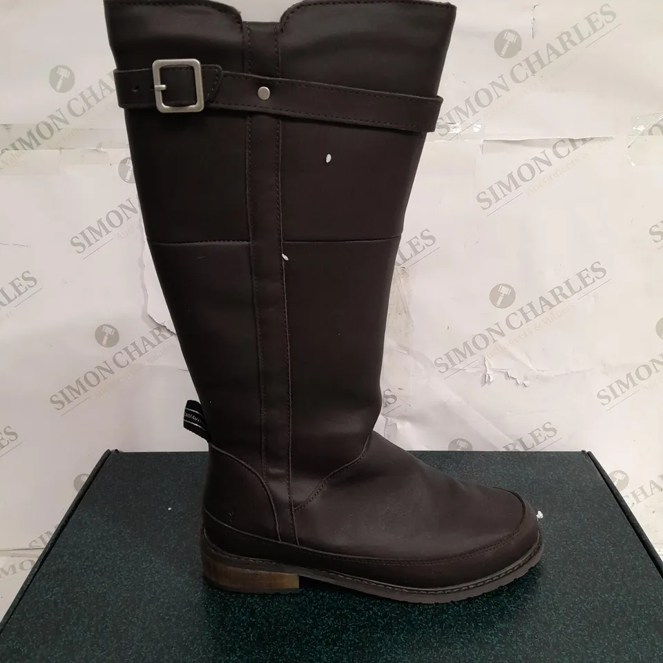 BOXED EMU NATASHA LEATHER BOOTS, ESPRESSO - SIZE 6