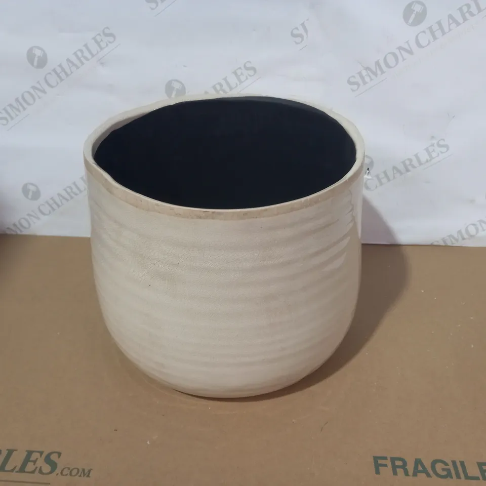 COMO PLANTER CREAM  RRP £50