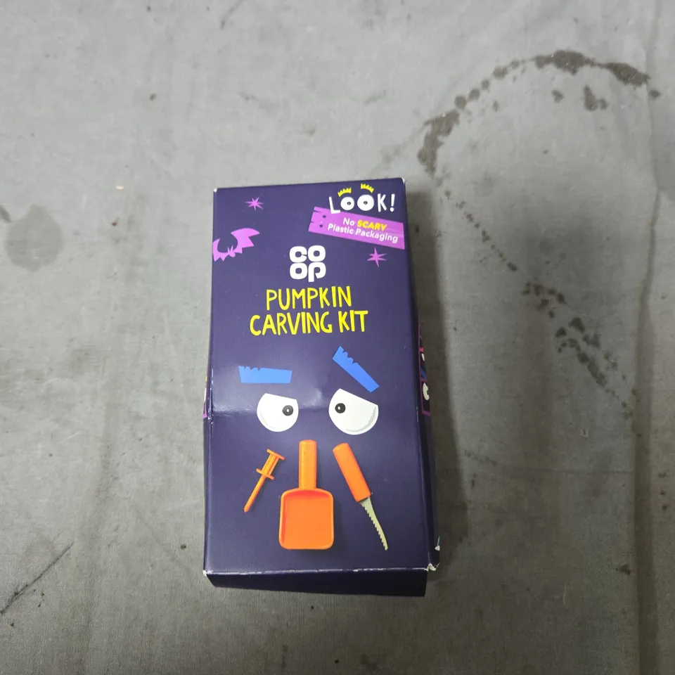 BOX OF ASSORTED TOYS INCLUDING BOWMAN CHROME MEGA BOX BASEBALL CARDS AND PUMPKIN CARVING KIT