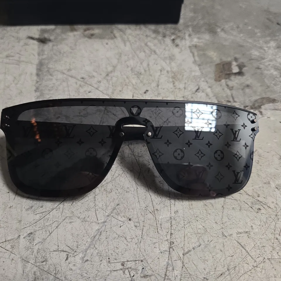 BOXED PAIR OF LOUIS VUITTON SUNGLASSES 