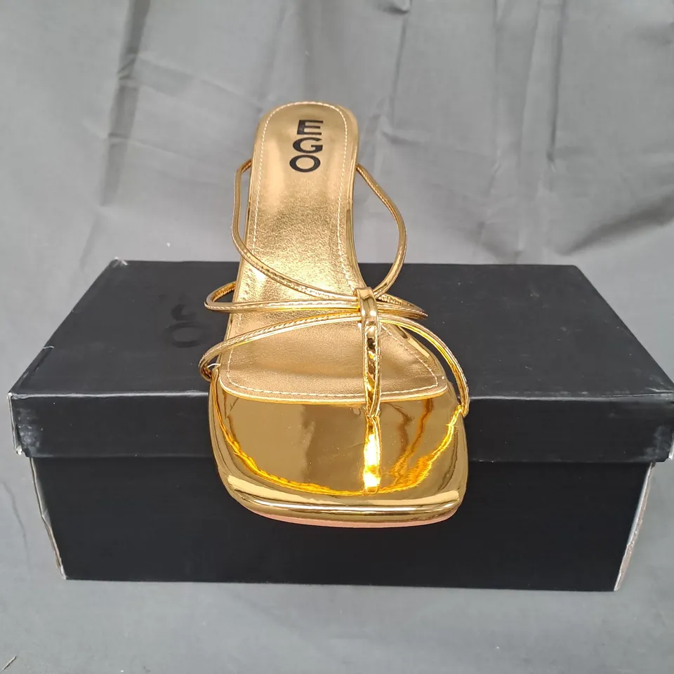 BOXED PAIR OF EGO TOE-POST HEELED SANDALS IN METALLIC GOLD UK SIZE 8