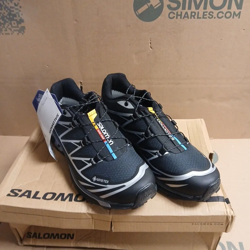 SALOMON GORE-TEX TRAIL SHOES – BLACK/NAVY WITH BLUE ACCENT BOXED UK 6.5