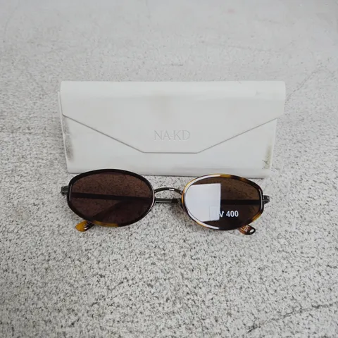 NA-KD SUNGLASSES WITH WHITE CASE