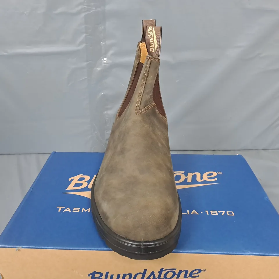 BOXED BLUNDSTONE ELASTIC SIDED BOOT LINED IN RUSTIC BROWN - SIZE 11