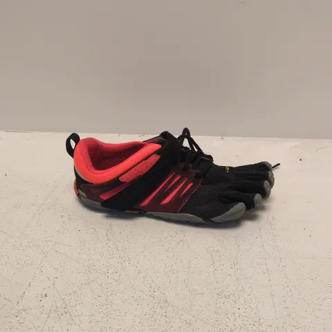 VIBRAM FIVEFINGERS MINIMALIST SHOES – BLACK WITH PINK LINING (PAIR)