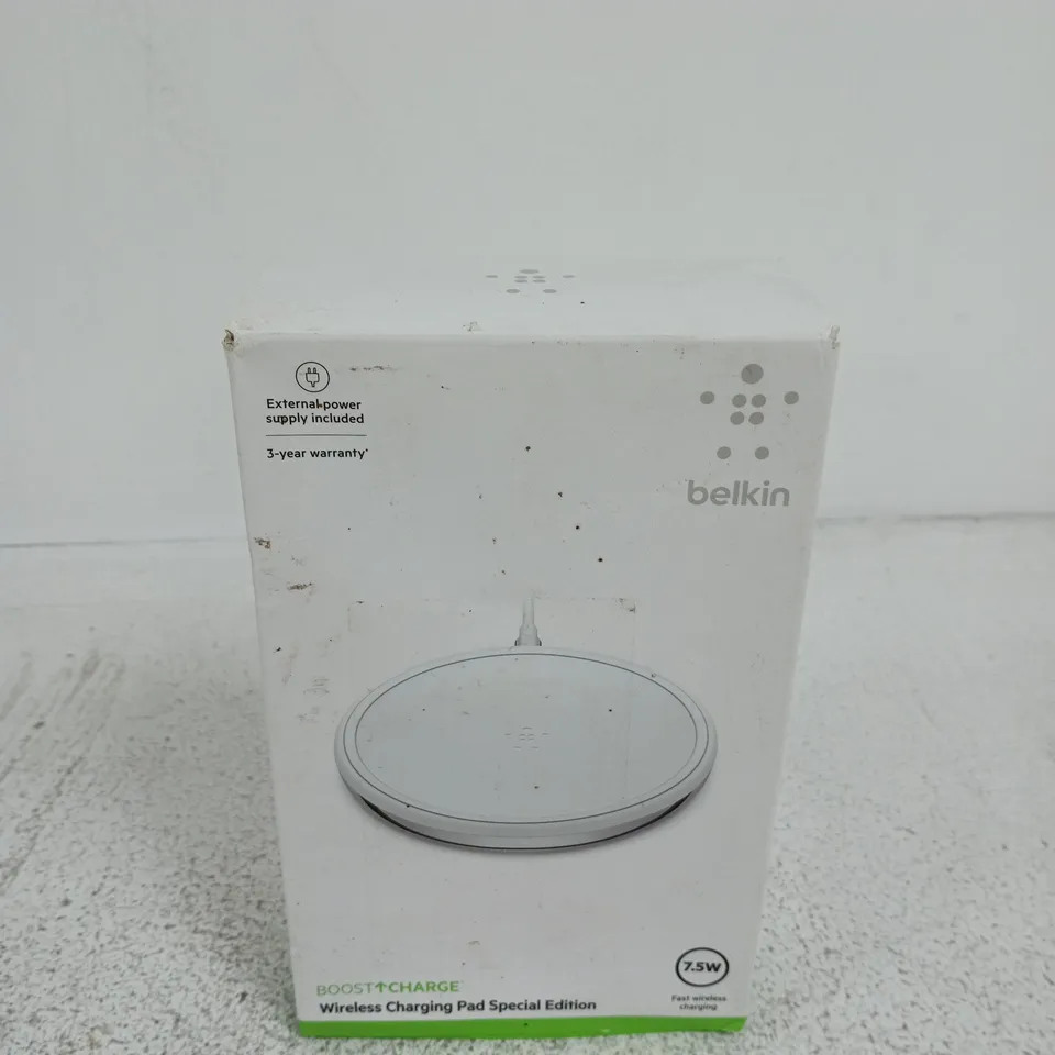 BOXED BELKIN BOOSTCHARGE WIRELESS CHARGING SPECIAL EDITION
