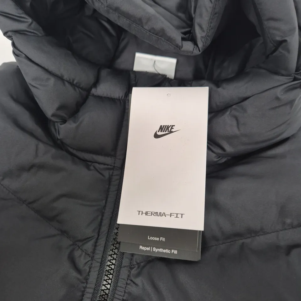 NIKE THERMA-FIT KIDS PADDED JACKET – BLACK/WHITE (HQ4976-010)